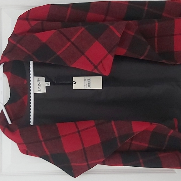 Plaid wrap around cape - Picture 3 of 6